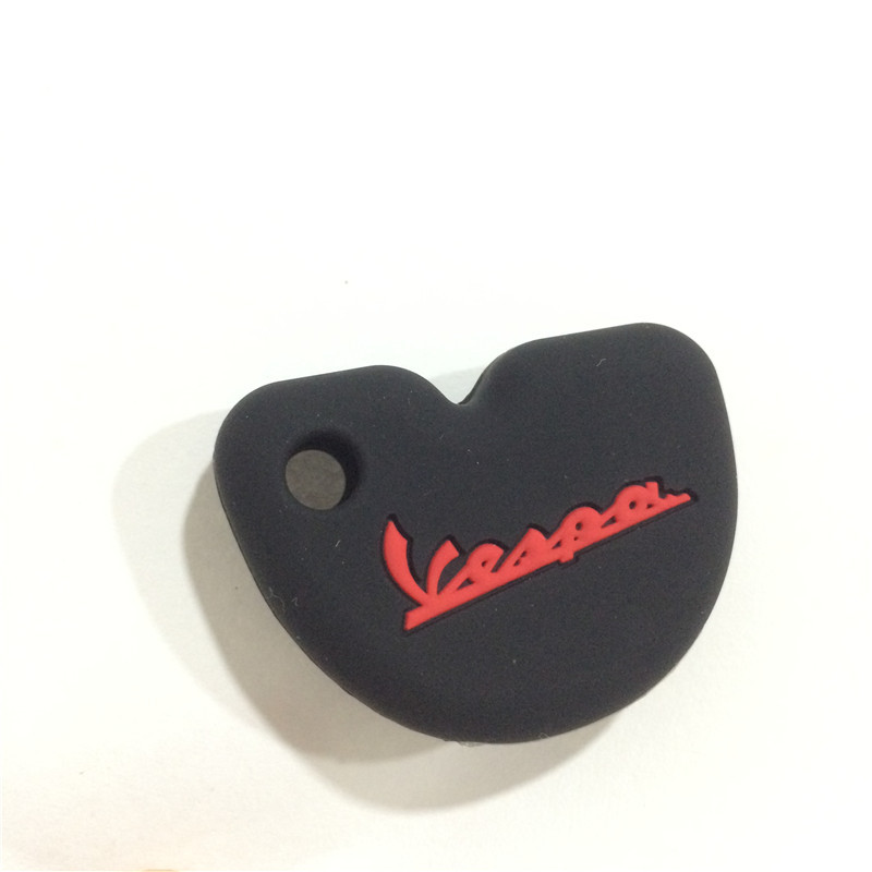 FUNDA DE SILICONA LLAVE PIAGGIO-VESPA NEGRA Y ROJA